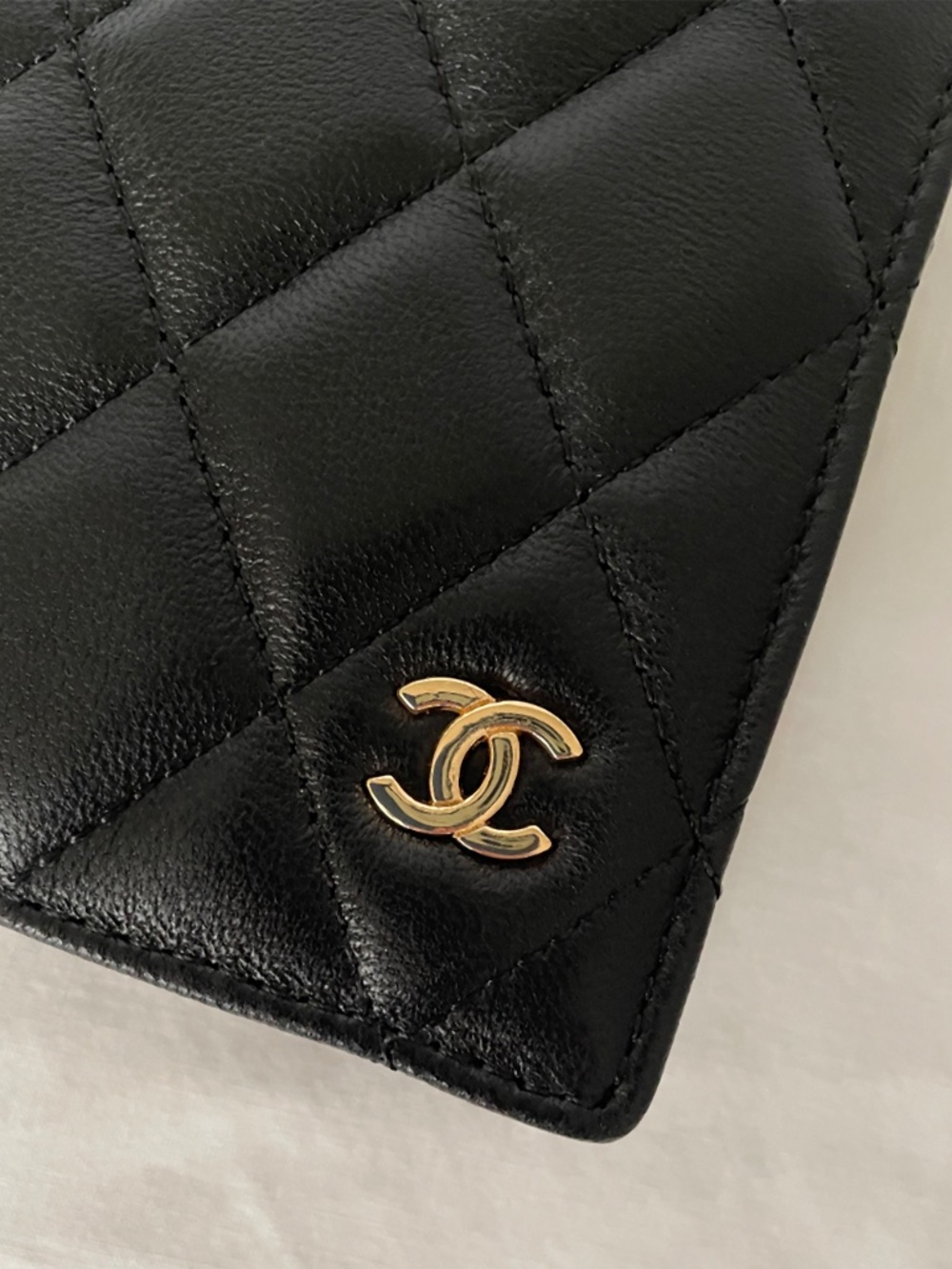 Chanel GWP Passport Holder Black and Gold - Picture 5 of 9